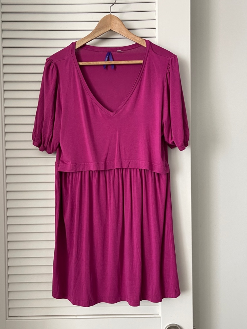 Seraphine berry V-neck maternity/nursing top